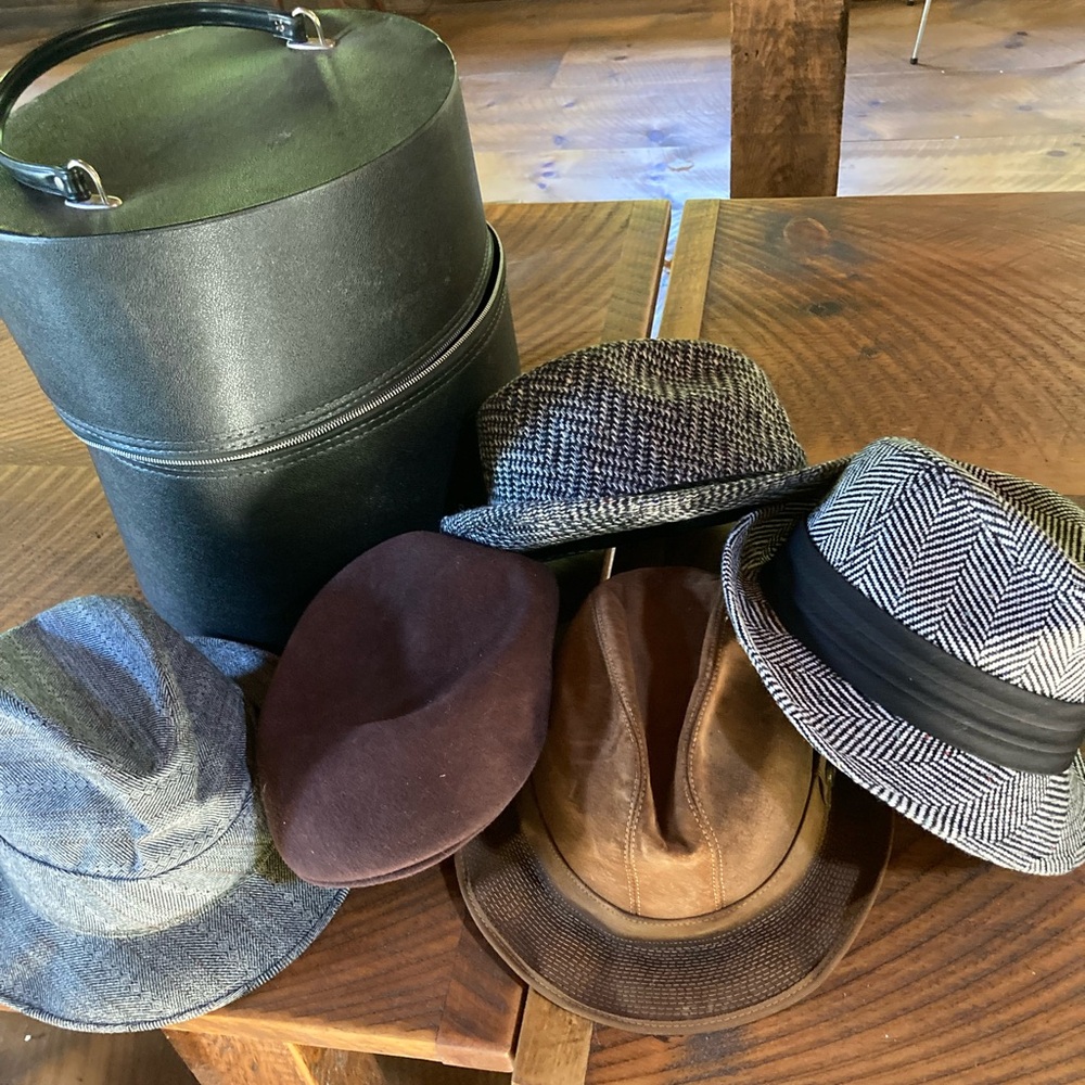 Vintage Black Hat Collection 5 Hats with Carry Case.